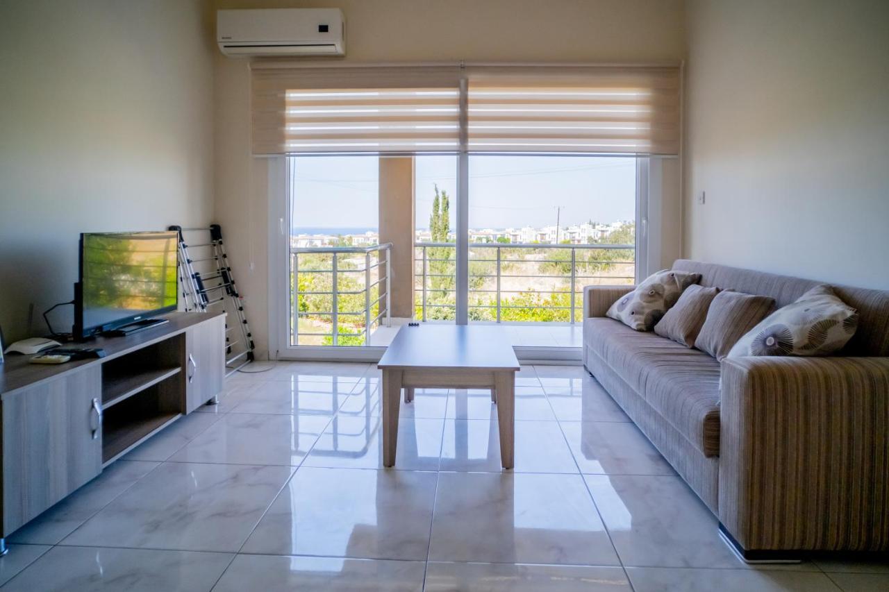 Spacious Two-Bedroom Apartment In Amazing Residence Escape Homes キレニア エクステリア 写真