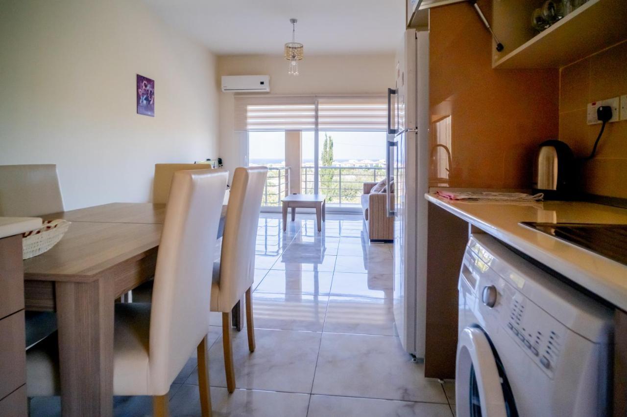 Spacious Two-Bedroom Apartment In Amazing Residence Escape Homes キレニア エクステリア 写真
