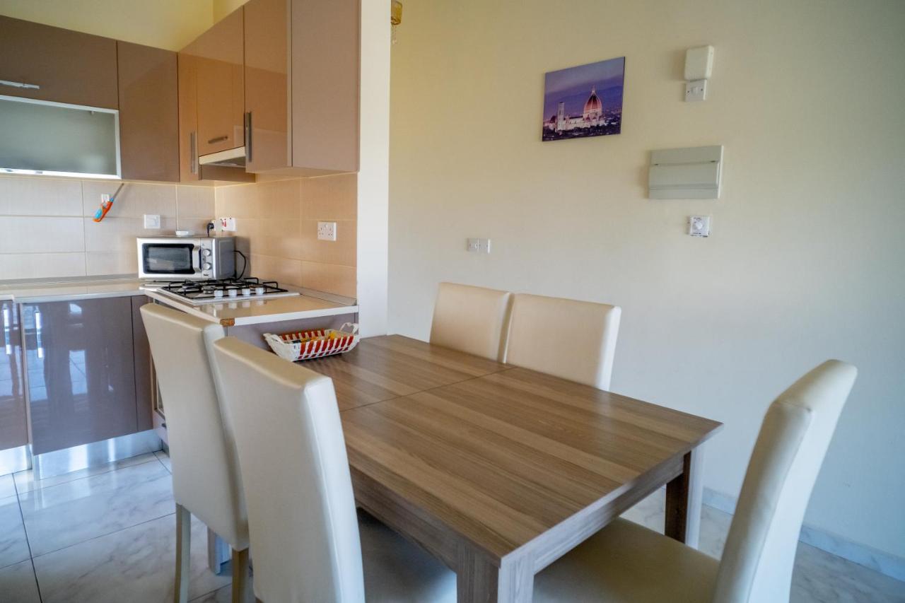 Spacious Two-Bedroom Apartment In Amazing Residence Escape Homes キレニア エクステリア 写真