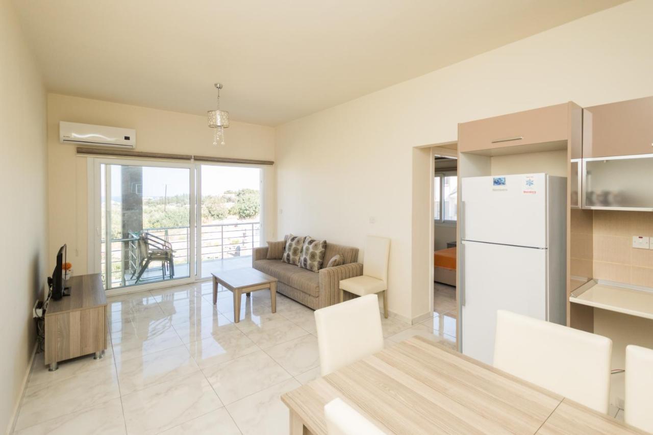 Spacious Two-Bedroom Apartment In Amazing Residence Escape Homes キレニア エクステリア 写真