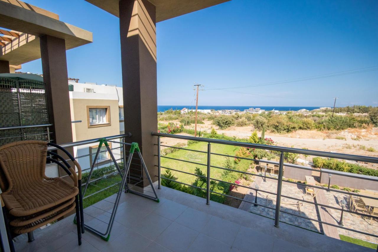 Spacious Two-Bedroom Apartment In Amazing Residence Escape Homes キレニア エクステリア 写真