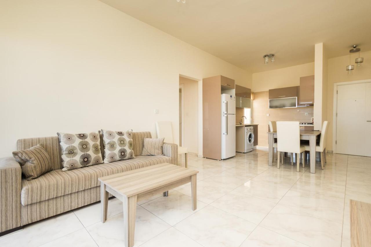 Spacious Two-Bedroom Apartment In Amazing Residence Escape Homes キレニア エクステリア 写真